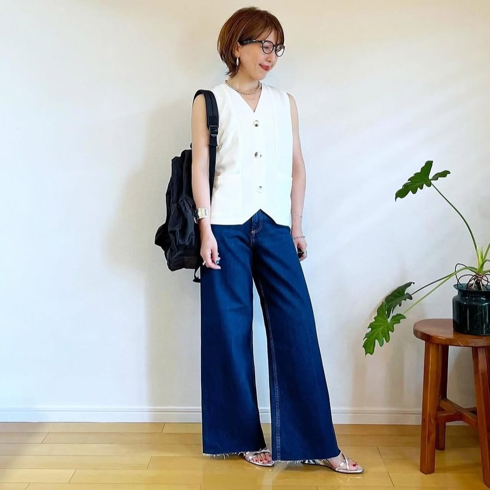  「おしゃれさんだよね」と噂される。見た目も着心地も涼やかな「夏のデニムコーデ」3選 