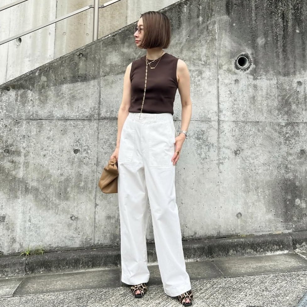  まわりと差がつく！「夏の白パンツ」コーデ3選「爽やか」「一気に垢抜ける」 