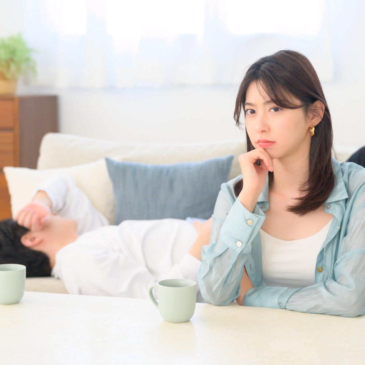  放っておく？話を聞く？「機嫌が悪い夫」にアラフォー女性がしている“リアルな対処法” 