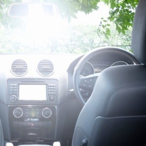 夏の車内に“絶対置きっぱなしにしてはいけないもの”3つ「炎天下は注意」「防災用でストックしてた」