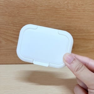 「ウェットシートのふた」の画期的な使い道「まさかのものに貼る」「子どもに教える！」「散らからない」