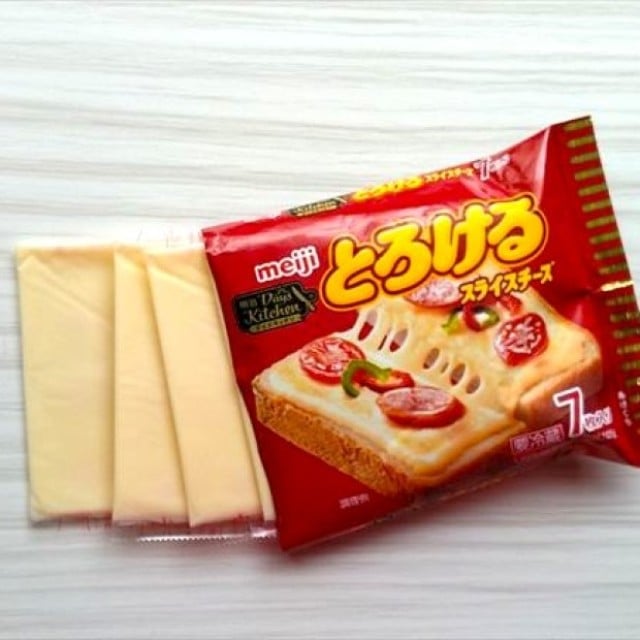  輪ゴムは不要！「スライスチーズが袋から出てきちゃう…」を一瞬で解決するワザ「早く知りたかった」 