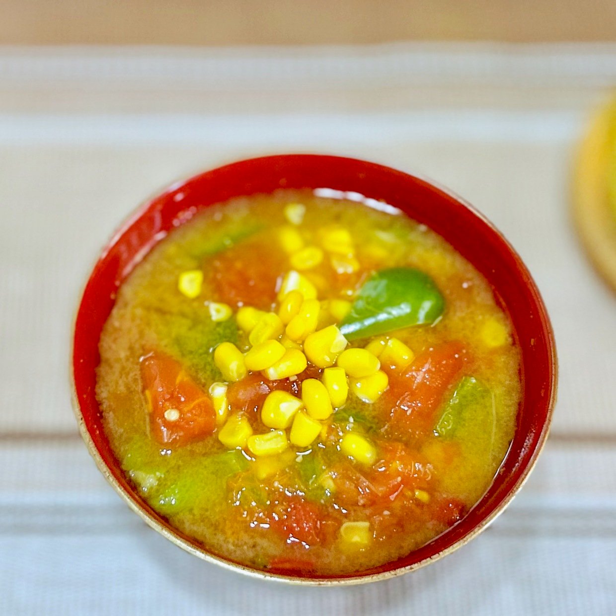  加熱するともっとおいしくなる栄養食材。酸味が食欲をそそる【夏のみそ汁】 
