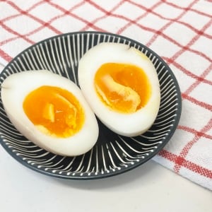 「味玉」を1個だけ作りたい！少ない調味料で無駄なく作るワザ「便利！」「余った卵で作りたい」