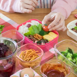 「夏のお弁当」に入れてはいけない“NG食材”5つ→「もう入れない」「傷みやすいから注意」