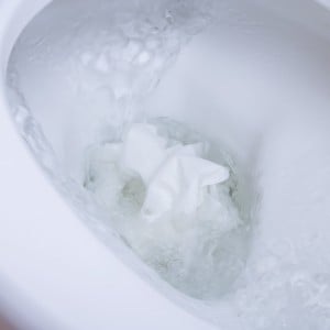 「トイレ」の“水の出が悪い原因3つ”と対処法「故障じゃないかも」「知らなかった」