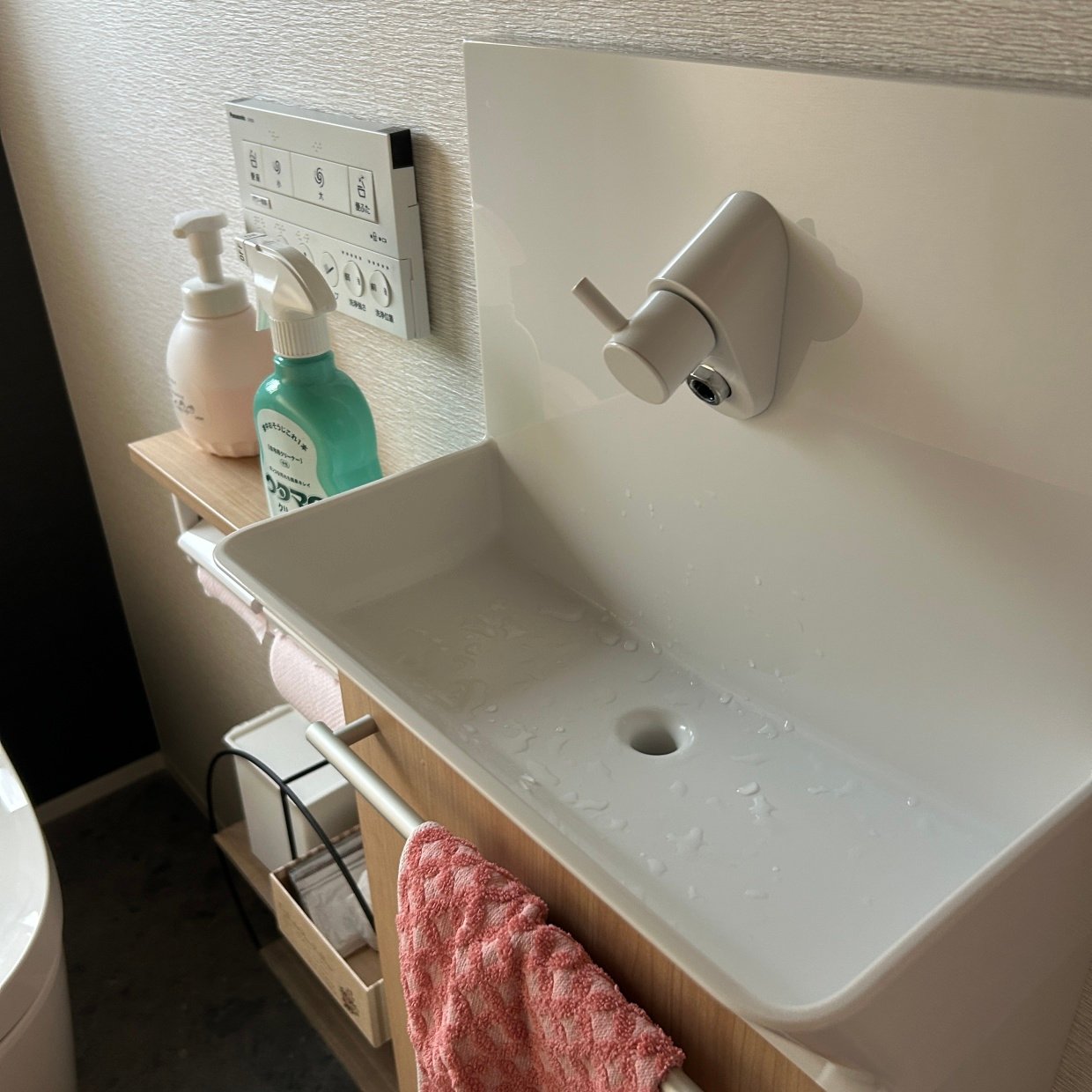  トイレの手洗いボウルの“ピンク汚れやカビ”を撃退する3つの掃除習慣「金運・健康運アップ」 