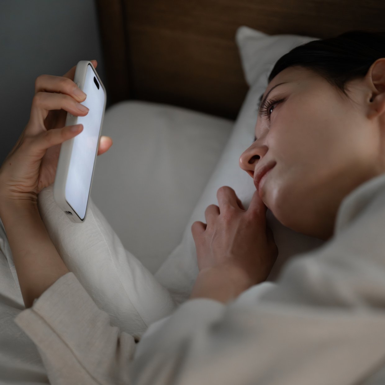  【iPhone】バッテリーの減りが早い人必見！意外と知らない“自動調節設定”「ムダに明るくなってた」 