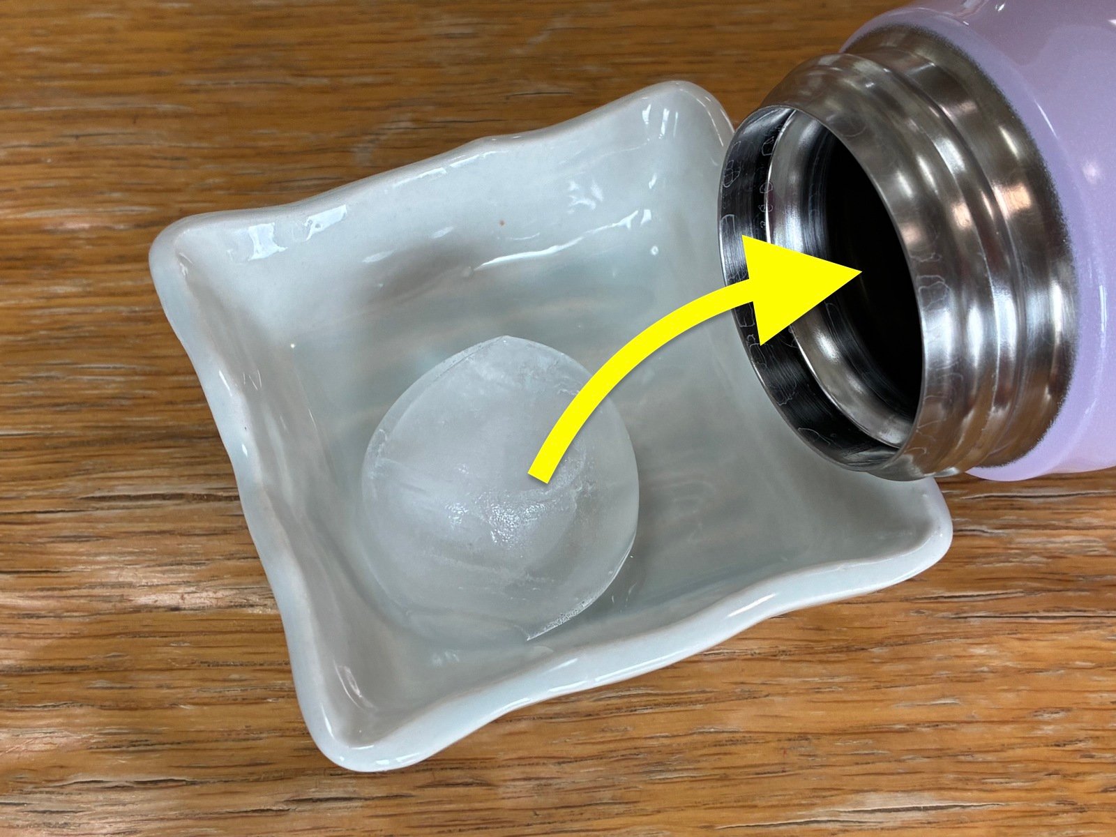 「ミニ雪見だいふく」のトレーを製氷皿の代わりに使う！水筒にもちょうどいいサイズ！