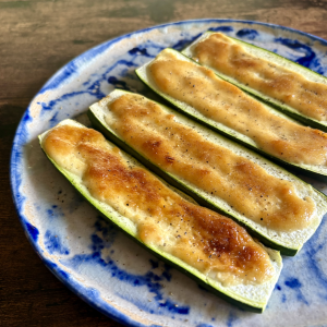塗って焼くだけで「ズッキーニ」が絶品メインおかずに！合わせたい意外な調味料とは？