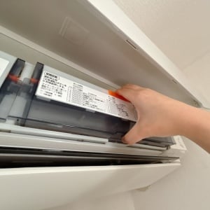 掃除してなかった…。エアコンの忘れがちな“掃除スポット”「埃がごっそり」「冷房の効きが悪い原因かも」