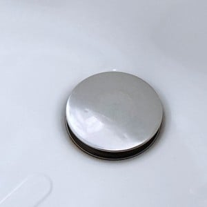 お風呂の「浴槽排水栓」やりがちな間違ったお手入れ法「においの原因だ」「取り外せるの知らなかった」