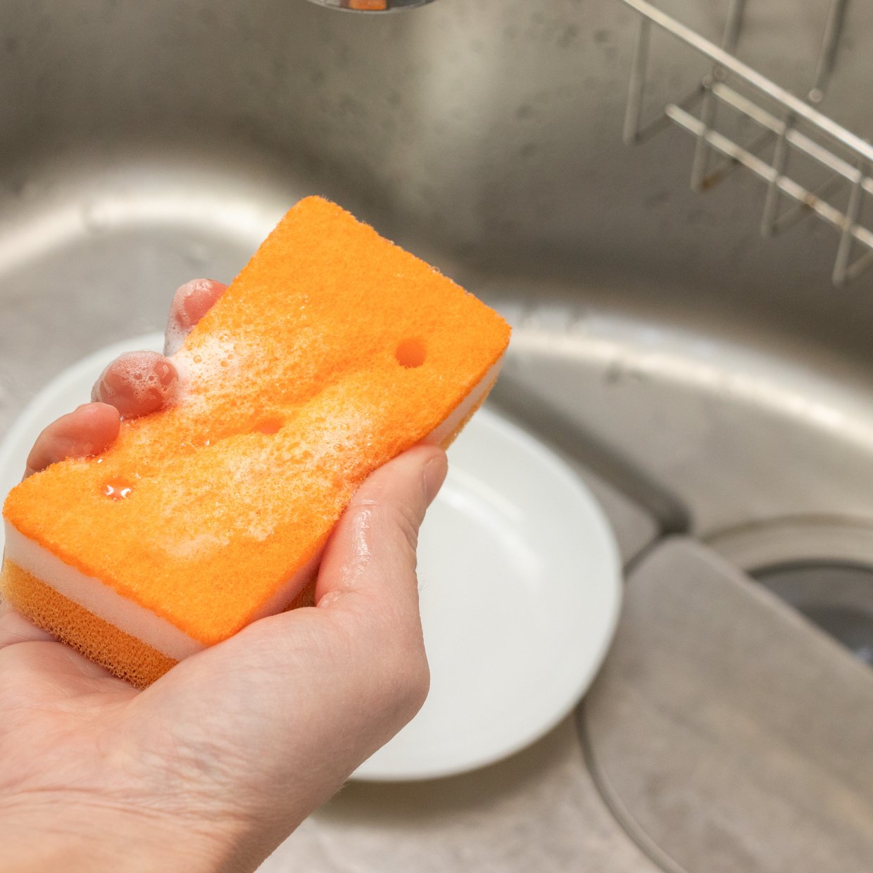  「キッチンスポンジ」が“雑菌だらけ”にならない“3つのキレイ習慣”「清潔！」「簡単だから続く」 