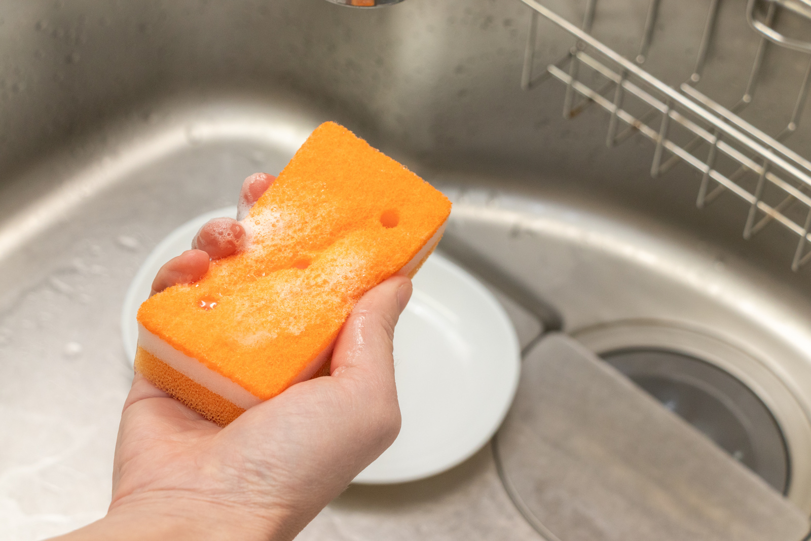 「キッチンスポンジ」が“雑菌だらけ”にならない“3つのキレイ習慣”「清潔！」「簡単だから続く」