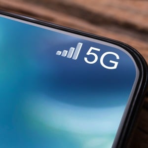 【iPhone】無駄な消費が加速する。今すぐ見直したい“バッテリーを守る通信設定”「当てはまるかも」