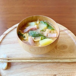 「みそ汁」に入れるとプルプル肌になれる？体内でコラーゲンをつくる“4つの栄養食材”
