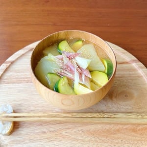 むくみや血圧を安定させたい人へ。夜の休息の質を高める“2つの栄養食材”