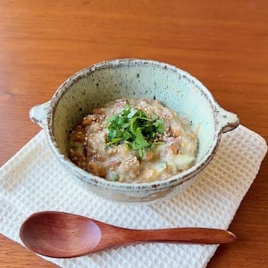 【夏バテ・疲労回復レシピ】ネバネバコンビで腸がよろこぶ「納豆」に混ぜたい“さっぱり食材”