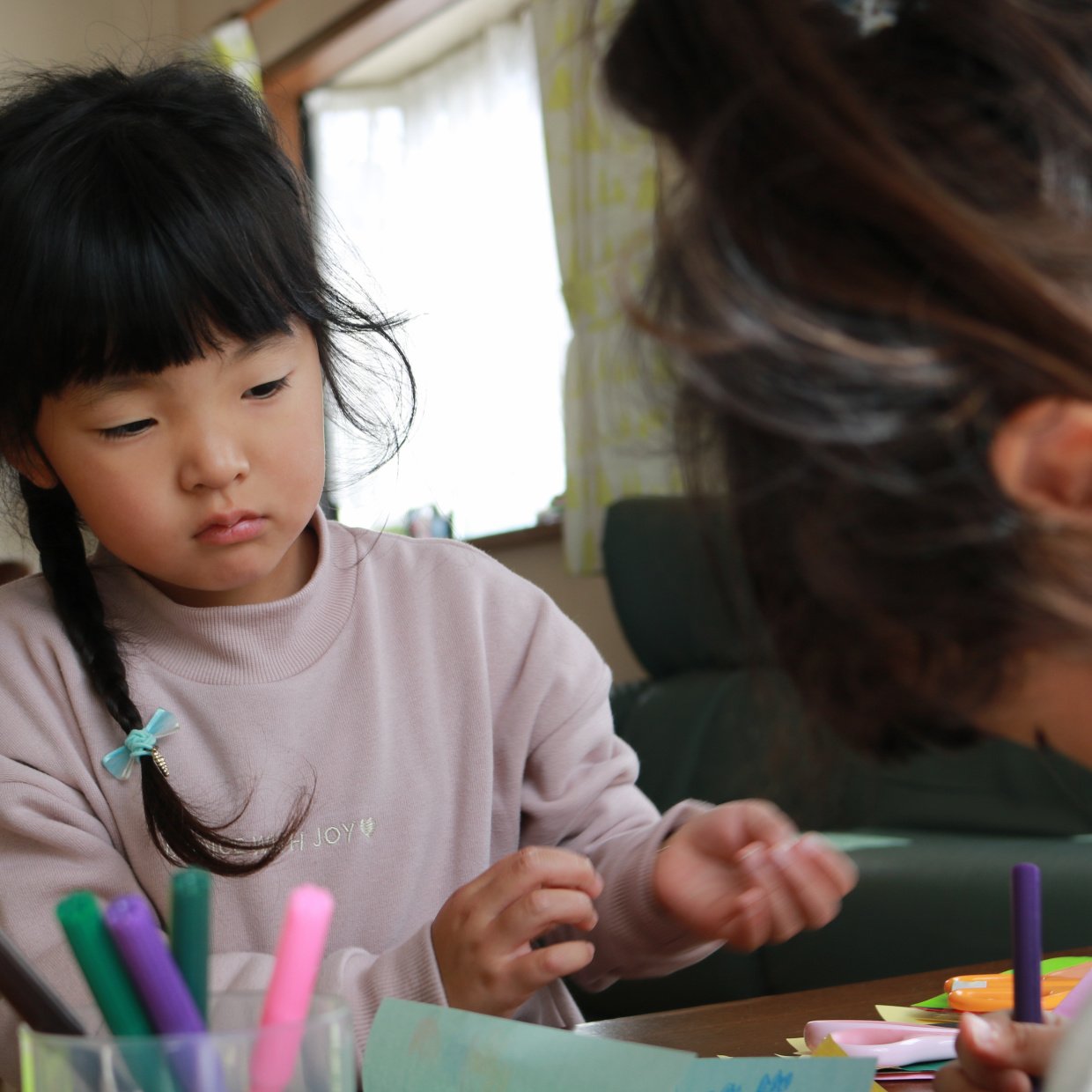  「子どもがいても散らからない人」が夏休みにリビングを整える“3つのコツ”「ムリしない」「マネする」 