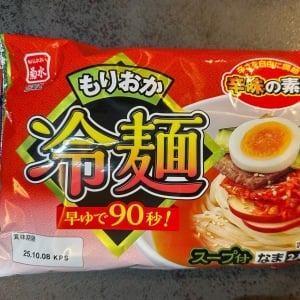 “画期的な冷蔵庫収納に変わる”意外な空き容器とは？「残りもすぐわかる！」「チルド麺がスッキリ」