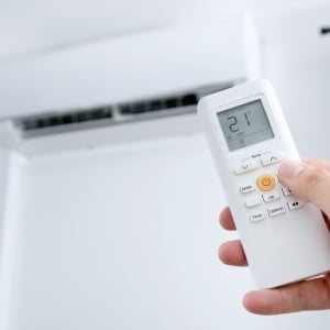 「エアコン」に頼りすぎず“部屋を涼しくする”方法「想像より快適！」「すぐできる」