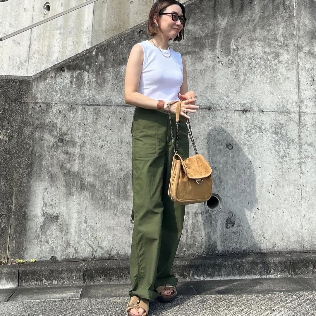  夏の軽やかさと秋の深み→ちょうどいい“大人の先取りコーデ”3選 