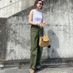 夏の軽やかさと秋の深み→ちょうどいい“大人の先取りコーデ”3選