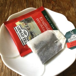 余った「ティーバッグ」の“飲む以外”の意外な使い道2つ「知らなかった」「潤う」