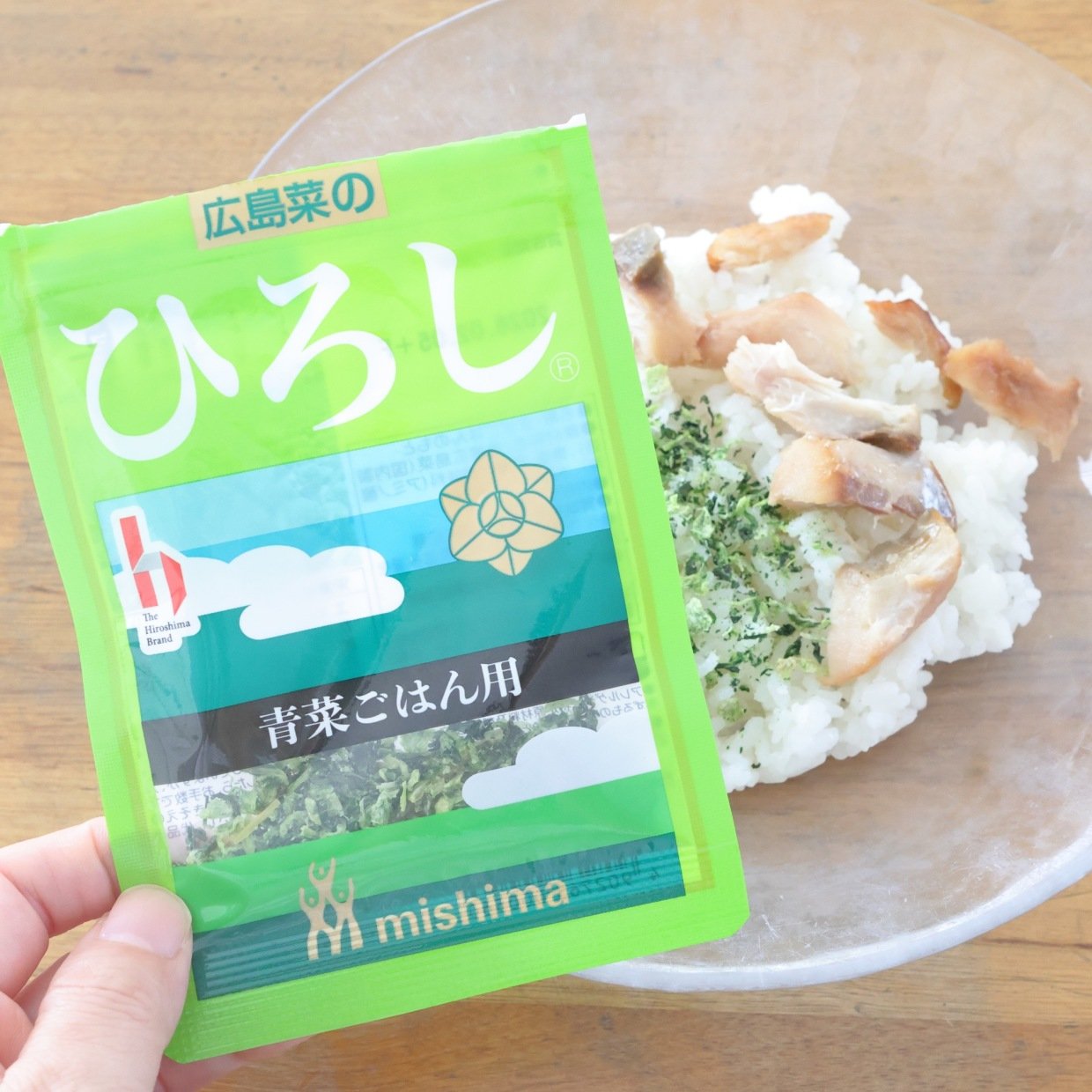 「ひろし」と一緒に混ぜるだけで栄養抜群の“満足おにぎりの完成”「旨みがすごい！」 