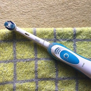 使っていない「電動歯ブラシ」で“意外な場所を磨く”と？「捨てる前に」「思いつかなかった」