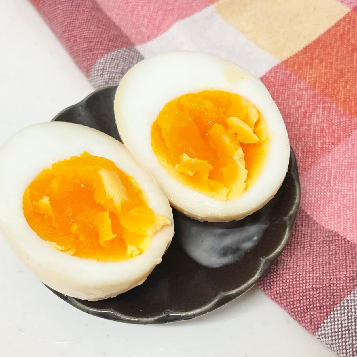 ポリ袋に入れて漬けるだけ！味付けはめんつゆだけじゃない「濃厚旨ダレ味玉」レシピ「箸がすすむ！」 