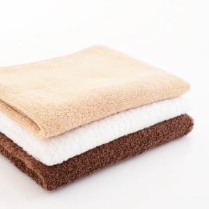 使い古した「タオル」で“夏の必需品”を洗うと…？「ただの雑巾じゃない」「奥まで届く」