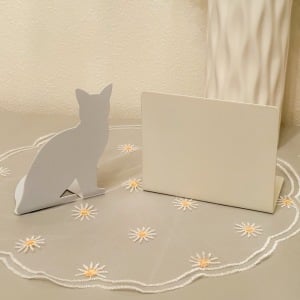 100円ブックエンドが“ミニ掲示板”に！家中で役立つ活用アイデア3選「もう忘れない！」