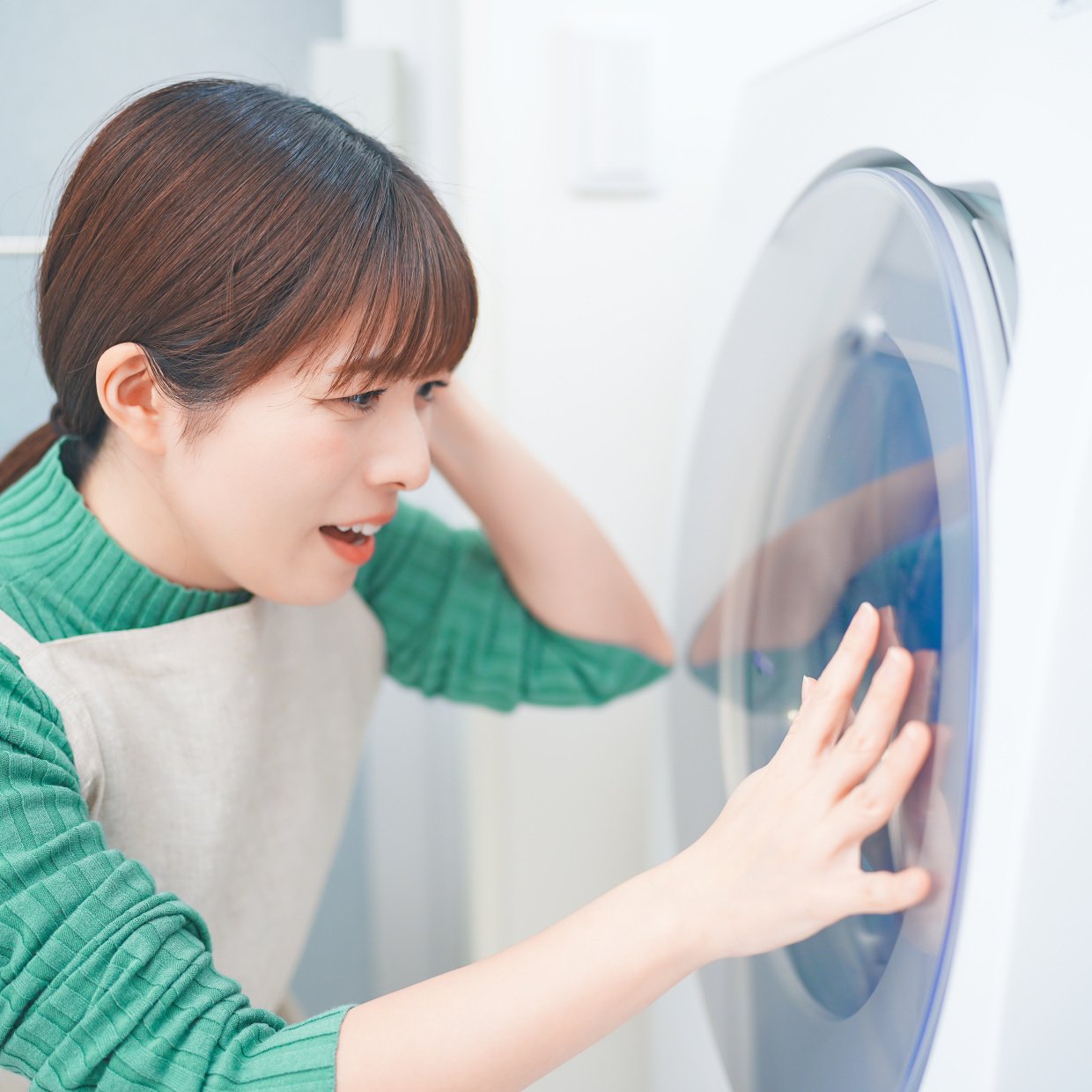  やっちゃった…。“ティッシュまみれ”の洗濯物をきれいにするワザ「知らなかった」「ラクに解決できる」 