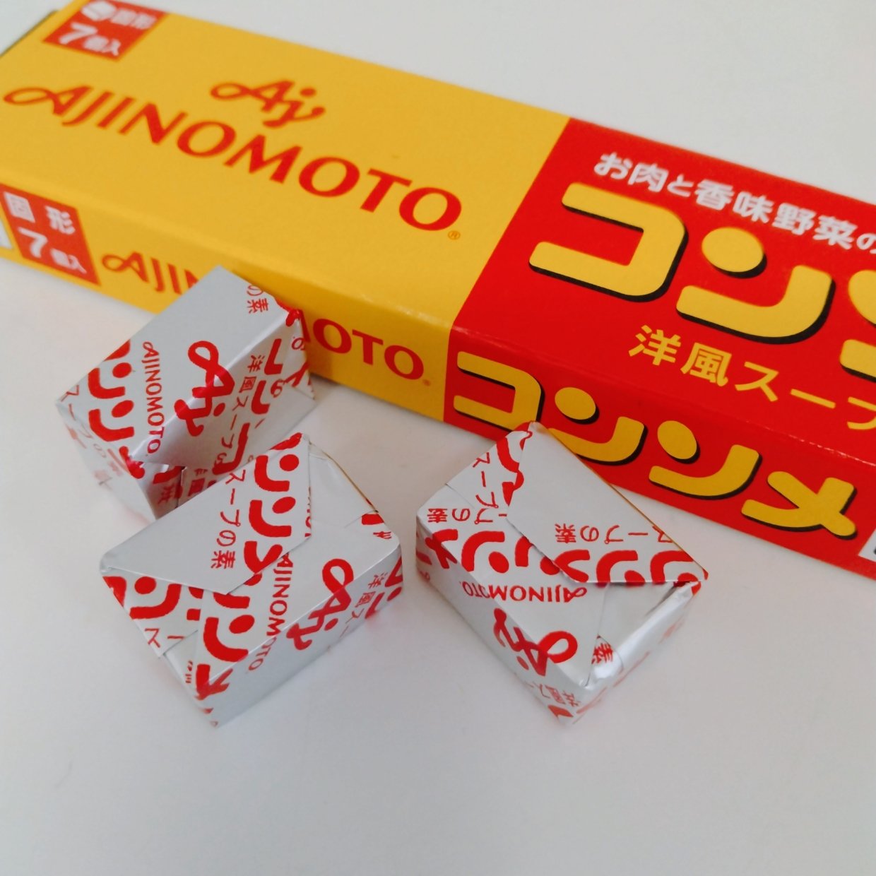  「固形コンソメ」を“力を使わず指で粉状にする”ワザ「便利！」「はやく知りたかった」 