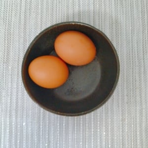 もう失敗しない！ゆで卵の殻が“スルッとむける”裏ワザ「手でむかない」「卵がボロボロにならない」