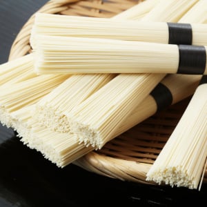 「そうめん」が断然取り出しやすくなる便利な開け方「もっと早く知りたかった！」「簡単すぎる」
