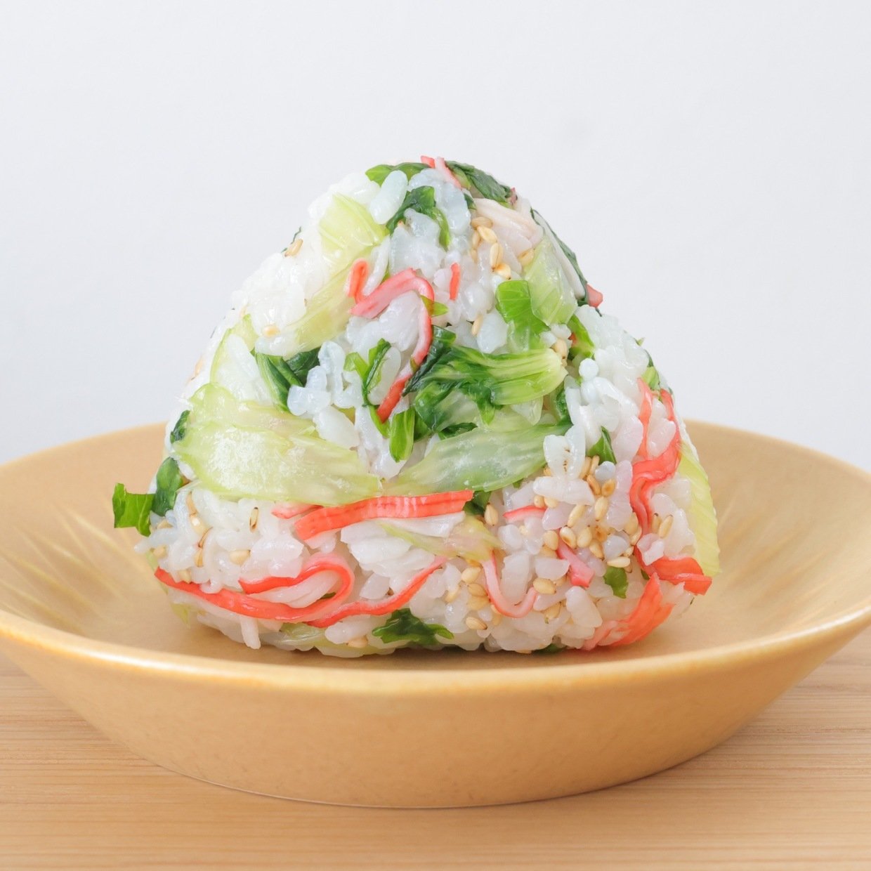  おかず要らず。おにぎりひとつで大満足！残暑に食べたい栄養豊富な「具だくさん贅沢おにぎり」 