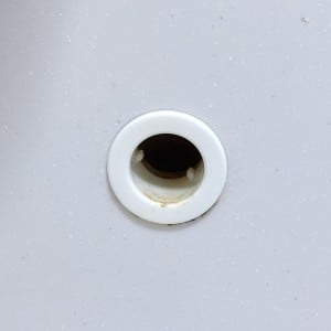 いつ掃除したっけ？放置しがちな「オーバーフロー穴」を手軽に掃除する“意外な洗剤”「30秒放置」
