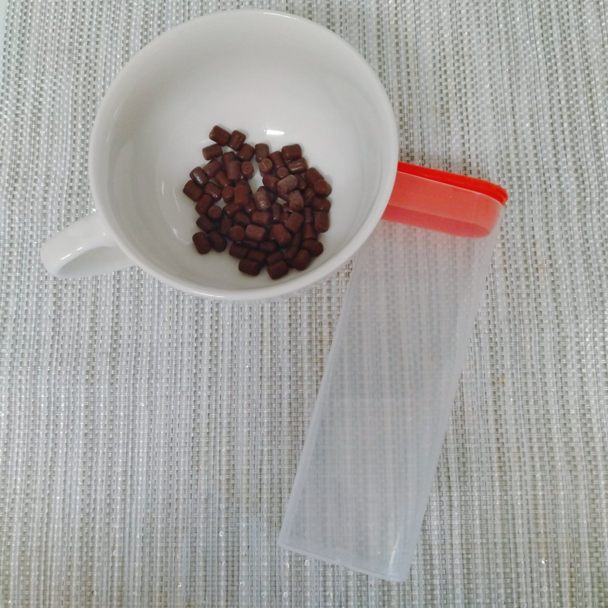  「チョコベビーの空き容器」の“熱中症対策に便利”な使い道「サイズちょうどいい」「持ち歩きたい」 