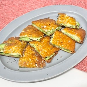 とろ〜り食材で挟んで焼くだけ「アボカド」の意外な食べ方「おつまみにぴったり！」「腸活にも」