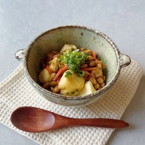 「納豆」にいれると腸がよろこぶ。“食物繊維”や“カリウム”をたっぷり含む旬な野菜とは？