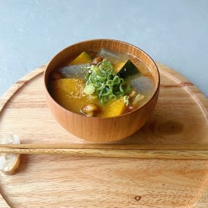 「みそ汁」にいれると肌がよろこぶ。“ビタミンEが豊富”な旬の食材とは？【秋の美容習慣】