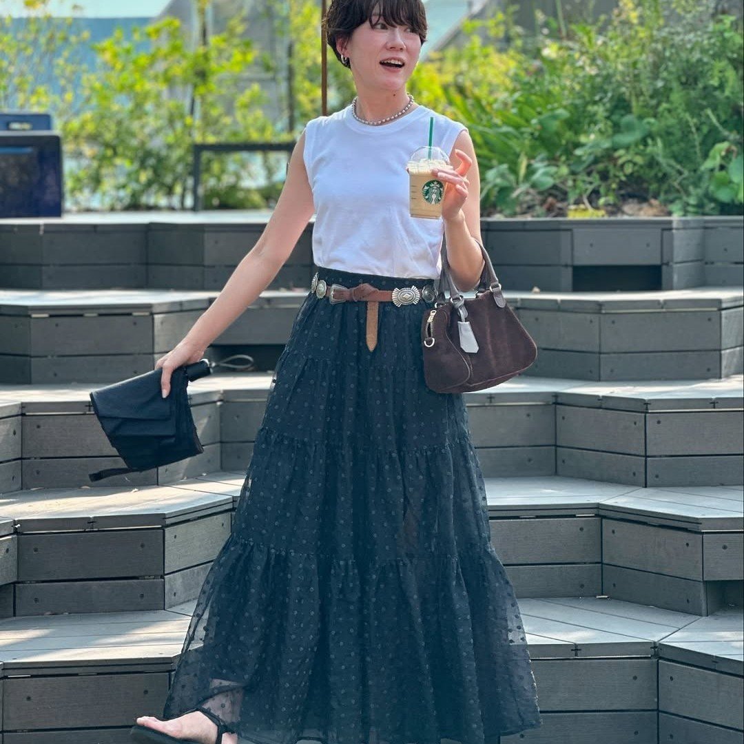  40歳からの「ティアードスカート」をおしゃれに品よく着こなすコーデ術3選 
