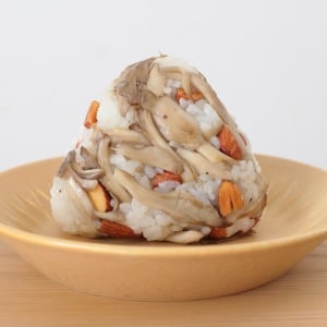 【秋を堪能できる満足おにぎり】腸が喜ぶ食物繊維・ビタミンEがたっぷりな具材の組み合わせとは？