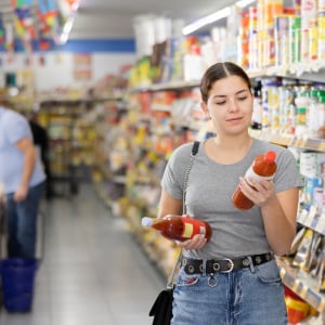 やめたらムダが減った！節約上手な人が“あえて買わない調味料”3選「買っても余ることが多い…」