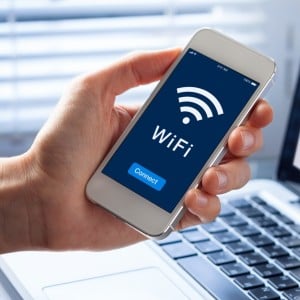 早く知りたかった…。自宅の「Wi-Fi 」が秒でつながる裏ワザ「来客時に便利」「すごい！」