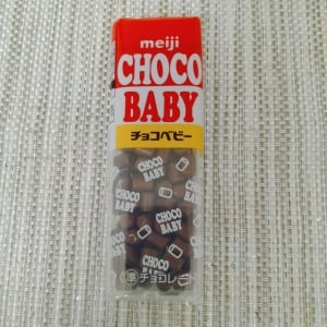 「チョコベビーの空き容器」にチョコ以外を入れたら…？「持ち運びに便利」「ひと粒ずつ出てくる」