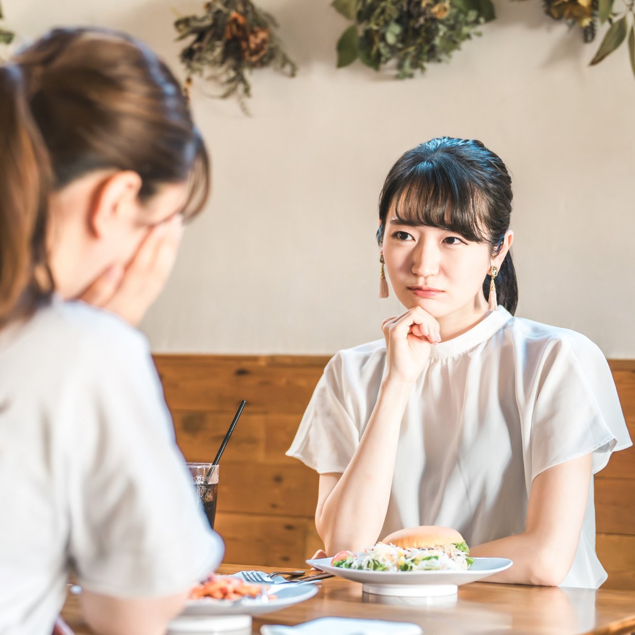  否定的な発言を無意識に言いがち→「愚痴ばかり言う人」のLINE会話"3つの特徴" 