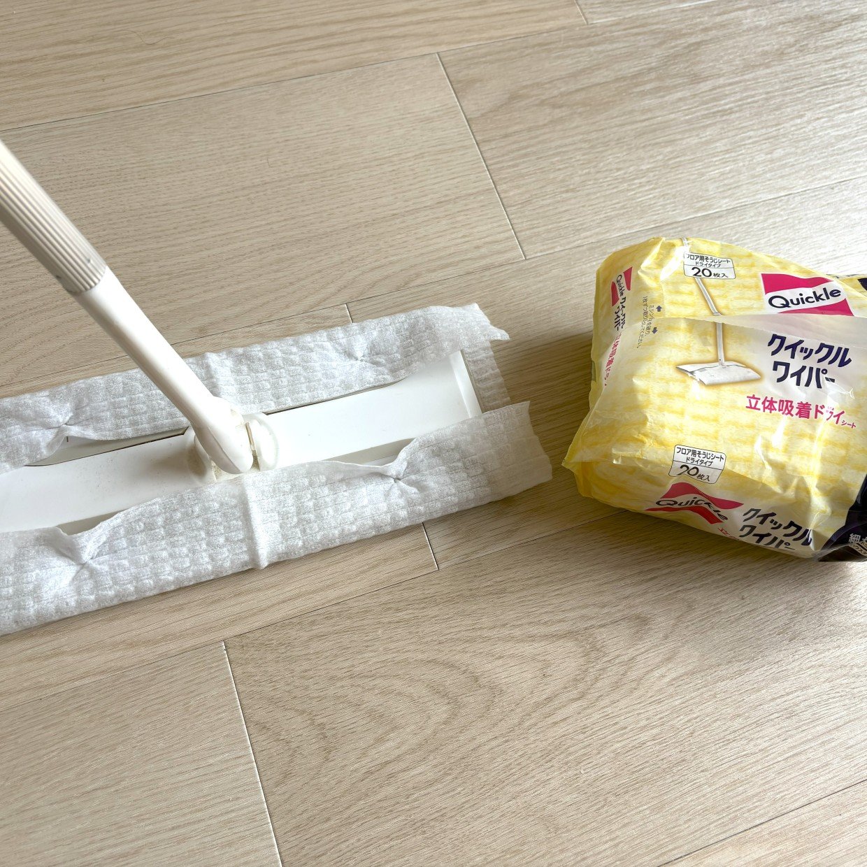  もっと早く知りたかった。「フロアワイパー」の“シートがズレない”裏ワザ「ストレス減る」「感動！」 